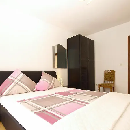 Ivanka 934 Apartment *